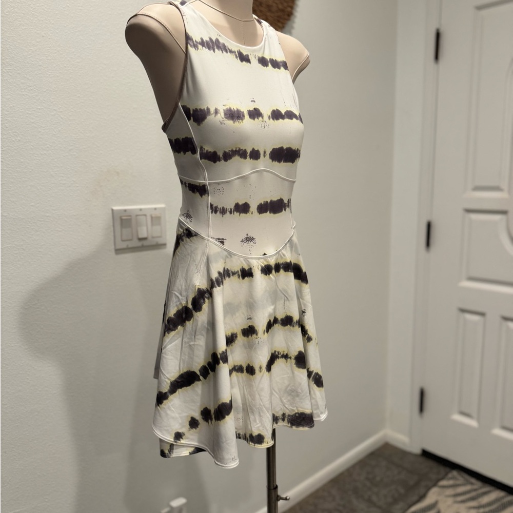 Lululemon Court Crush Tennis Dress NWOT Pockets Built in Shelf Bra Size 4 $138 - Picture 4 of 11
